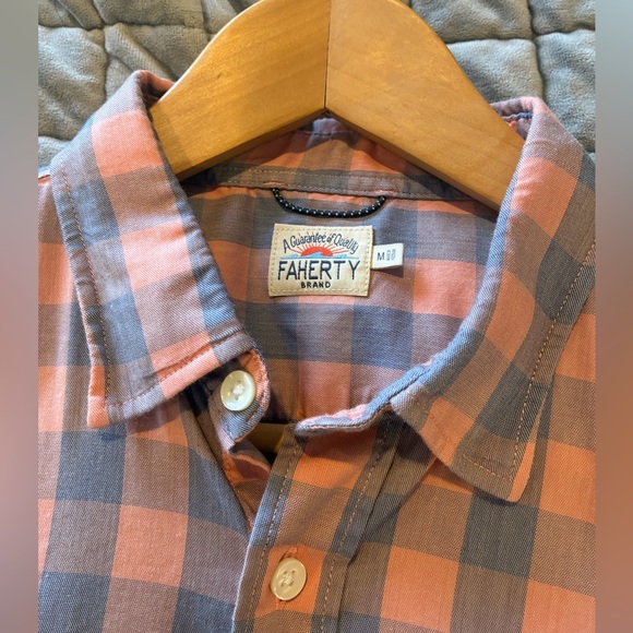 Faherty Other - Faherty short sleeve button down, salmon and light blue check. Very soft!